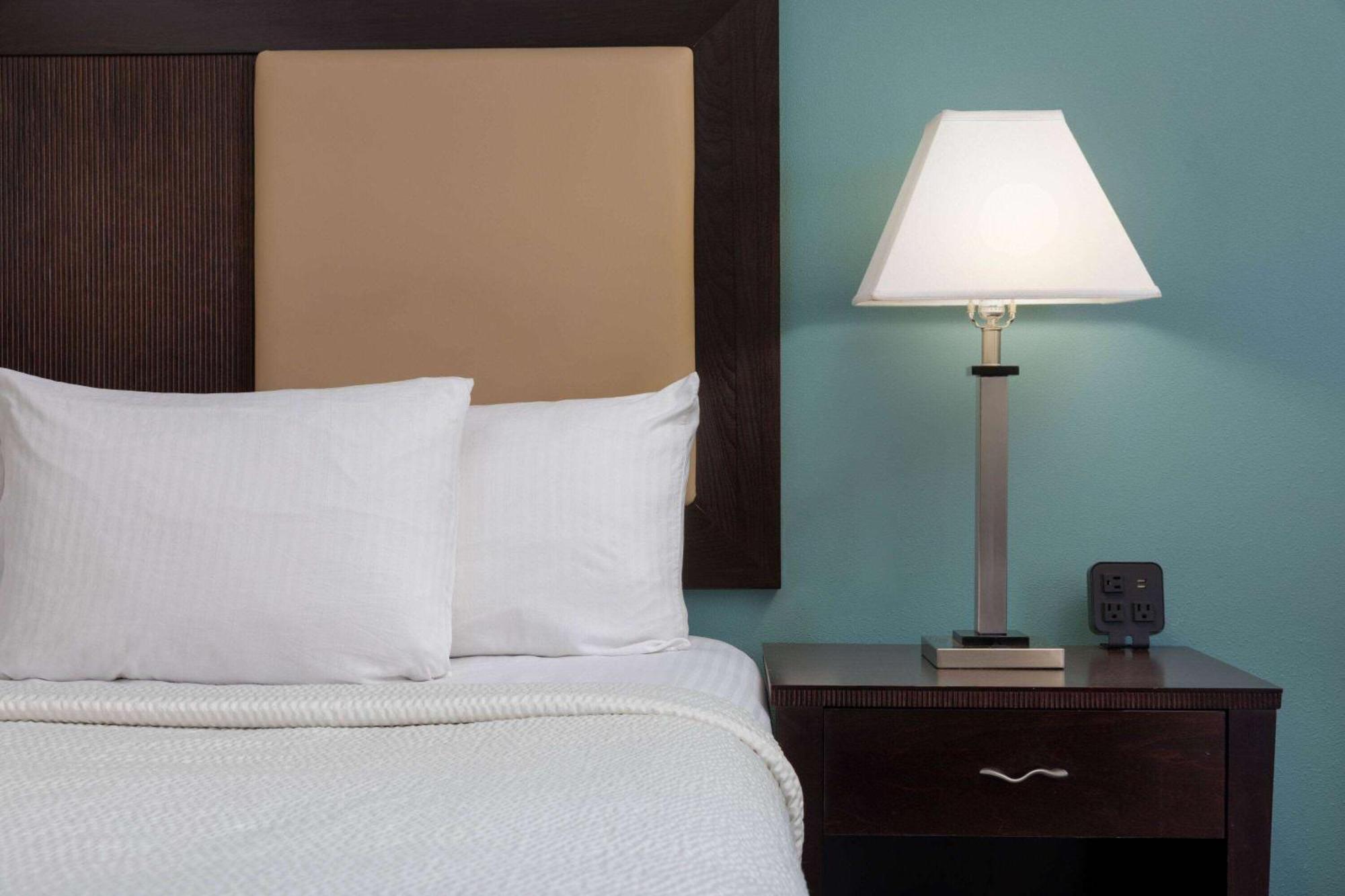 La Quinta By Wyndham Savannah Airport - פולר מראה חיצוני תמונה