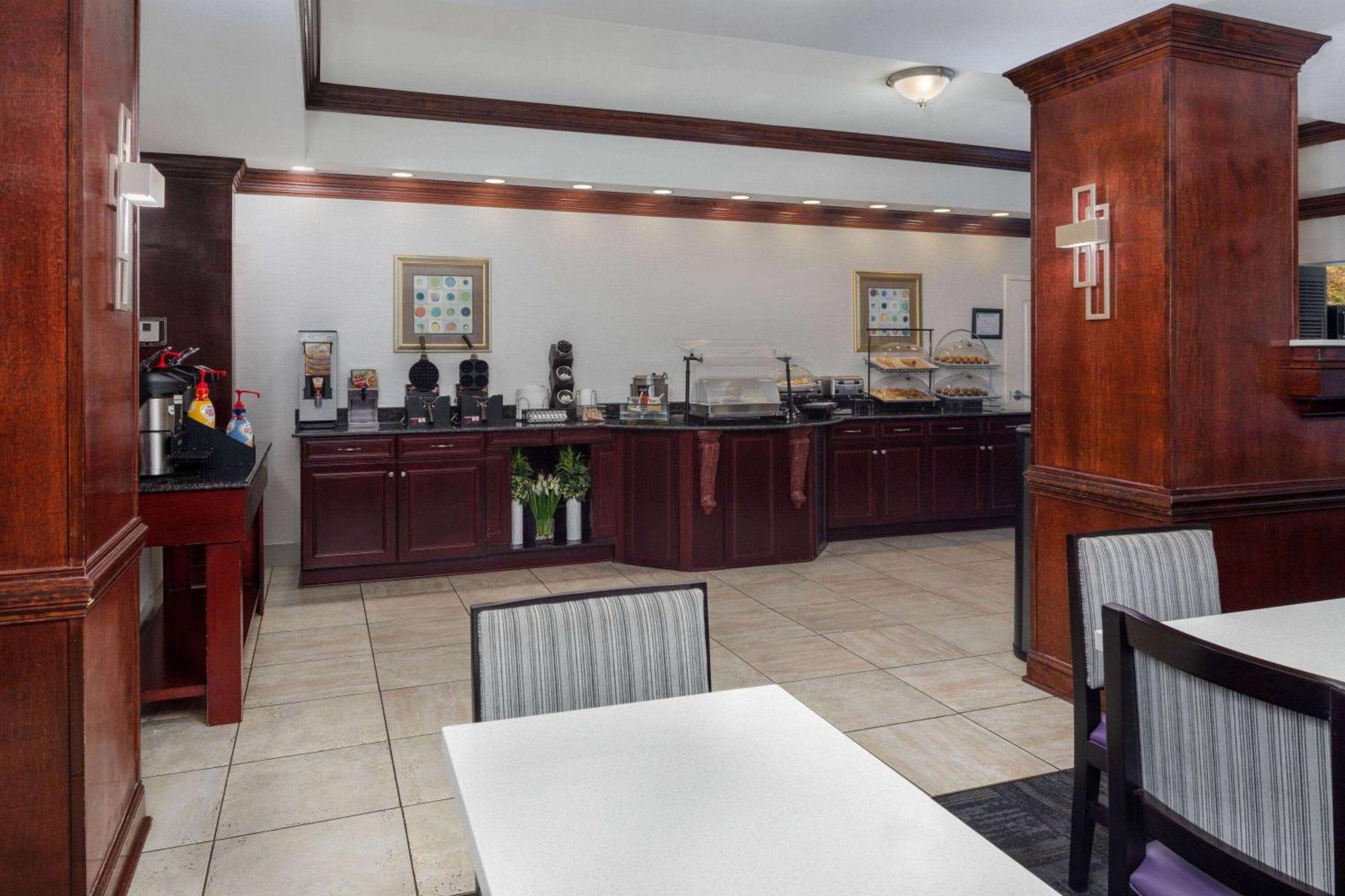 La Quinta By Wyndham Savannah Airport - פולר מראה חיצוני תמונה
