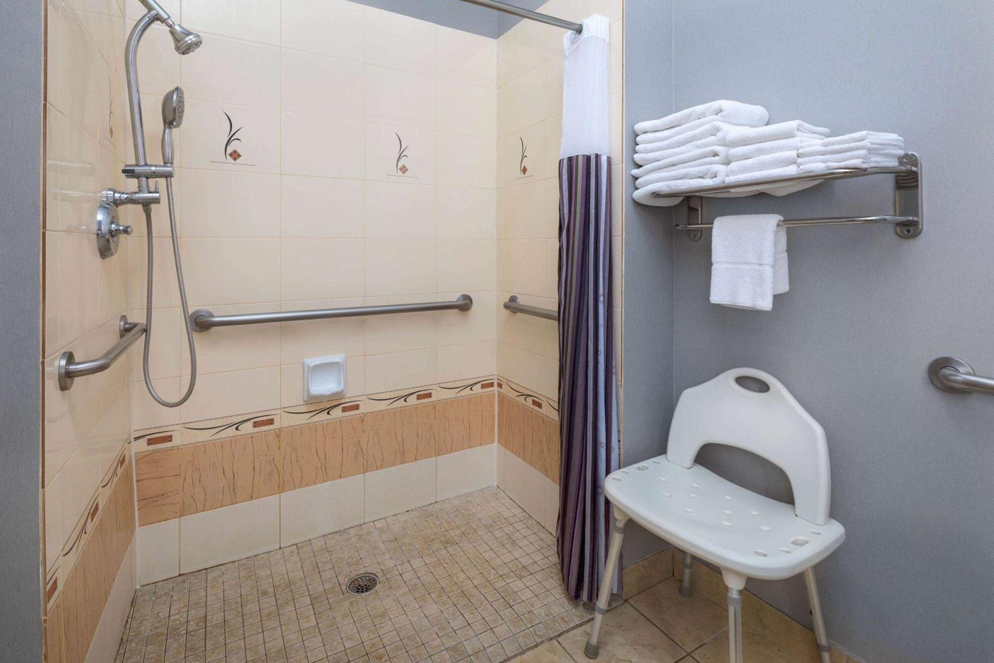La Quinta By Wyndham Savannah Airport - פולר מראה חיצוני תמונה