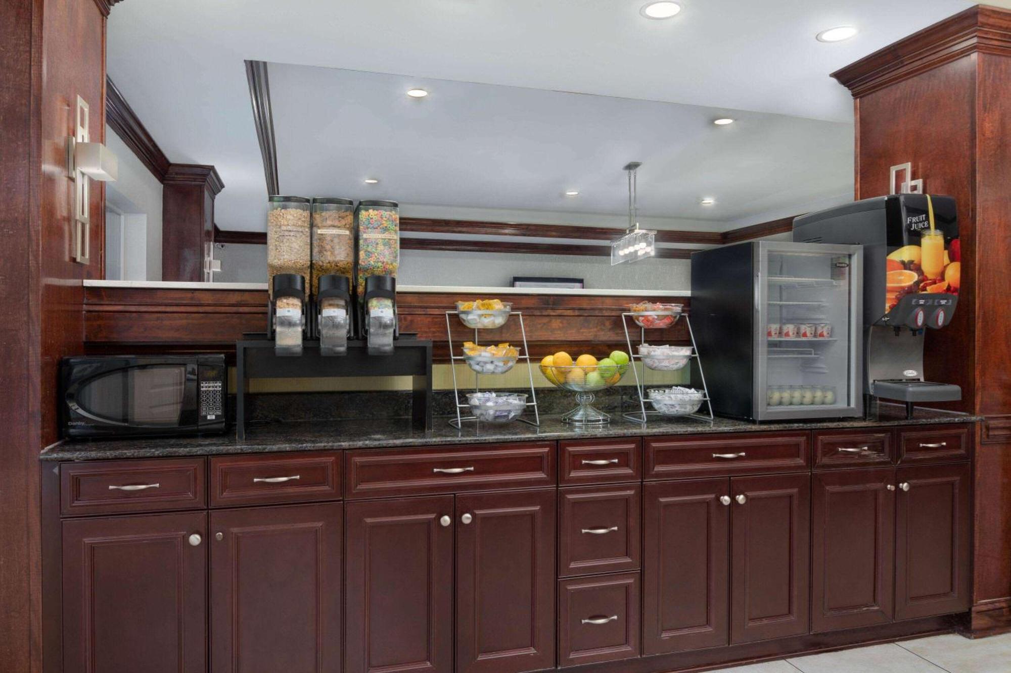 La Quinta By Wyndham Savannah Airport - פולר מראה חיצוני תמונה