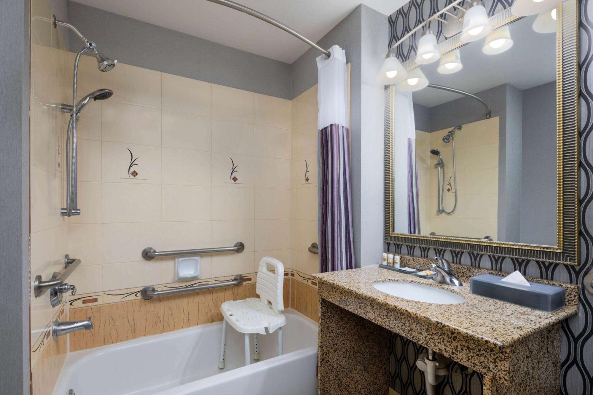 La Quinta By Wyndham Savannah Airport - פולר מראה חיצוני תמונה